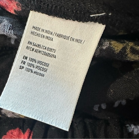 American Eagle Outfitters Black Floral Romper - Picture 4 of 4